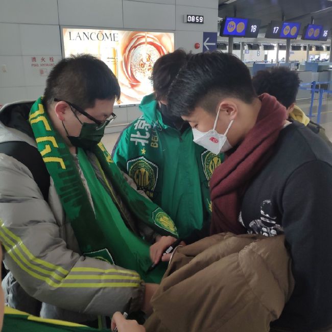 自己问了好几遍都没人敢接下这个任务，现在萧初然主动站出来，这帮人又开始泼冷水。